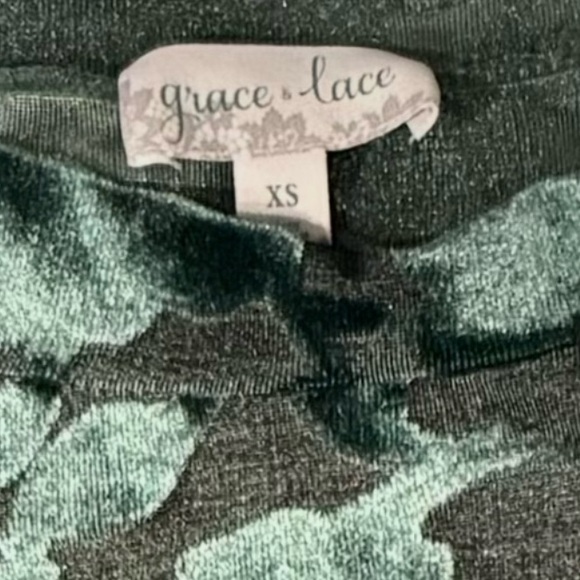 Grace & Lace Green Floral Velvet Mock Neck Long Sleeve Top (XS) - Picture 9 of 11